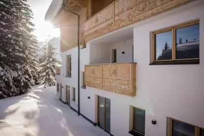 Das Gebäude in dem sich das Ferienhaus befindet