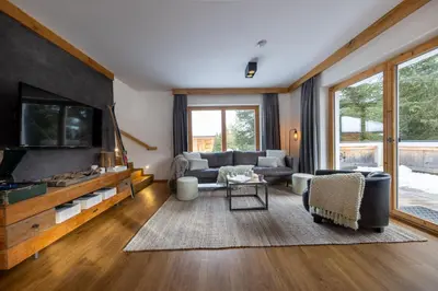 Ein Sitzbereich in der Unterkunft Chalet Zillertal Arena 1