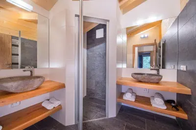 Ein Badezimmer in der Unterkunft Chalet Zillertal Arena 3