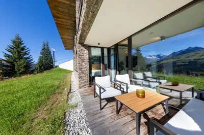 Ein allgemeiner Bergblick oder ein Berglick von des Ferienhauses aus