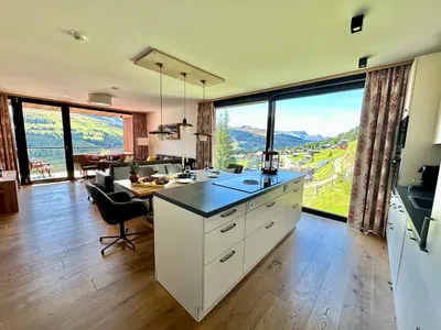 Ein allgemeiner Bergblick oder ein Berglick von des Ferienhauses aus