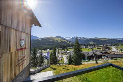 Ein allgemeiner Bergblick oder ein Berglick von des Ferienhauses aus