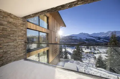 Ein allgemeiner Bergblick oder ein Berglick von des Ferienhauses aus
