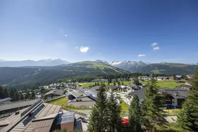Ein allgemeiner Bergblick oder ein Berglick von des Ferienhauses aus