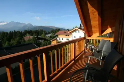 Ein allgemeiner Bergblick oder ein Berglick von des Ferienhauses aus