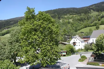 Ein allgemeiner Bergblick oder ein Berglick von der Ferienwohnung aus
