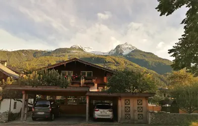 Ein allgemeiner Bergblick oder ein Berglick von der Ferienwohnung aus