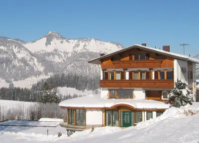 Ein allgemeiner Bergblick oder ein Berglick von der Ferienwohnung aus