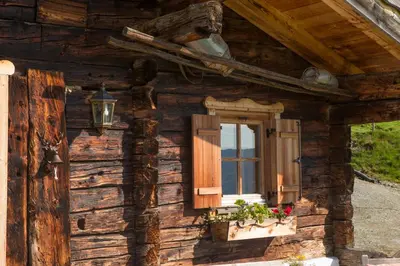 Das Gebäude in dem sich das Chalet befindet