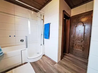 Ein Badezimmer in der Unterkunft Holiday Home zur schönen Aussicht by Interhome