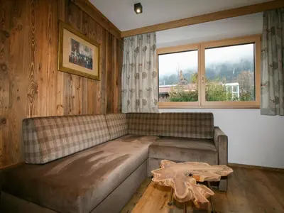 Ein Sitzbereich in der Unterkunft Apartment Erzherzog's Apts Kaiser und Alpenlodge by Interhome