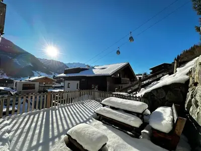 Ein allgemeiner Bergblick oder ein Berglick von des Ferienhauses aus