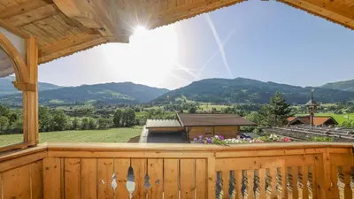 Ein allgemeiner Bergblick oder ein Berglick von der Ferienwohnung aus