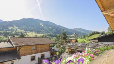 Ein allgemeiner Bergblick oder ein Berglick von der Ferienwohnung aus