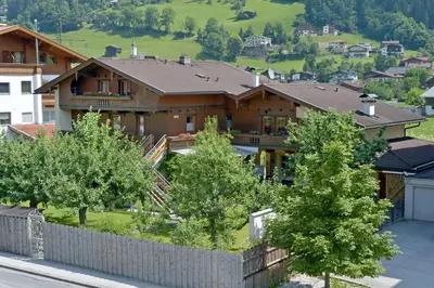 Das Gebäude in dem sich die Ferienwohnung befindet