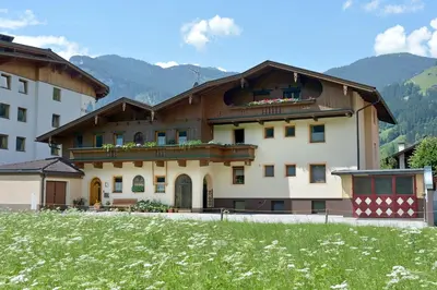 Ein allgemeiner Bergblick oder ein Berglick von der Ferienwohnung aus