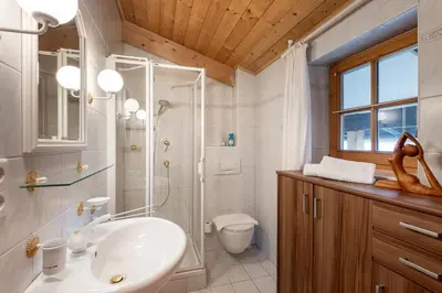Ein Badezimmer in der Unterkunft Hannes Appartement in im Zentrum von Kirchberg - by NV-Appartements