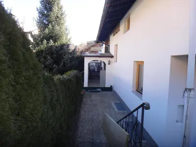 Das Gebäude in dem sich die Ferienwohnung befindet