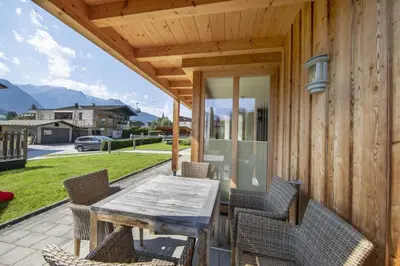 Ein allgemeiner Bergblick oder ein Berglick von des Ferienhauses aus