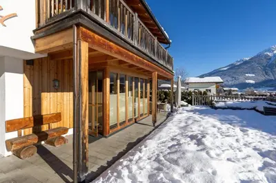 Ein allgemeiner Bergblick oder ein Berglick von des Ferienhauses aus