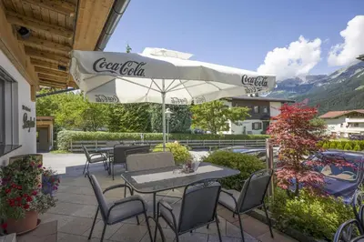 Ein allgemeiner Bergblick oder ein Berglick von der Ferienwohnung aus