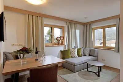 Ein Sitzbereich in der Unterkunft Appartements Bergland