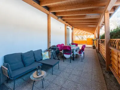 Ein Sitzbereich in der Unterkunft Chalet in Zillertal near Ski Slopes