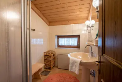 Ein Badezimmer in der Unterkunft Haus Steinbock Top 1