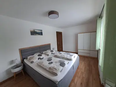 Ein Bett oder Betten in einem Zimmer der Unterkunft Ferienwohnung Kaisertraum