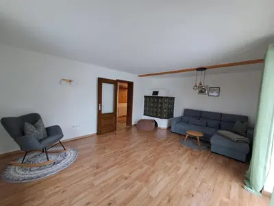 Ein Sitzbereich in der Unterkunft Ferienwohnung Kaisertraum