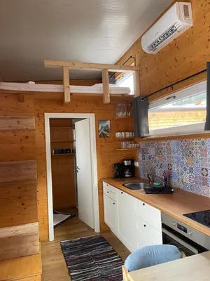 Küche/Küchenzeile in der Unterkunft Tiny House Lodges Zillertal