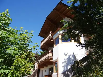 Das Gebäude in dem sich die Ferienwohnung befindet