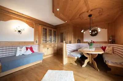 Ein Sitzbereich in der Unterkunft Ferienwohnung Alpenliebe