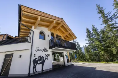 Das Gebäude in dem sich das Ferienhaus befindet