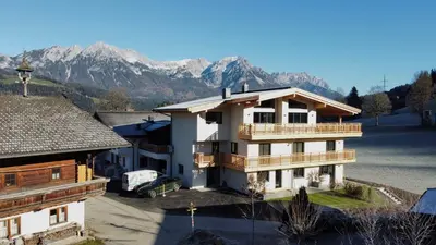 Ein allgemeiner Bergblick oder ein Berglick von der Ferienwohnung aus
