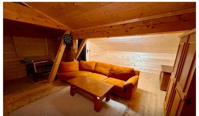 Ein Sitzbereich in der Unterkunft Lochner Alm