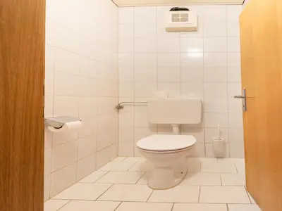 Ein Badezimmer in der Unterkunft House in Fügen near Zillertal Ski Slopes