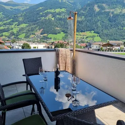 Ein allgemeiner Bergblick oder ein Berglick von der Ferienwohnung aus