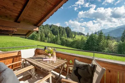 Ein allgemeiner Bergblick oder ein Berglick von des Chalets aus
