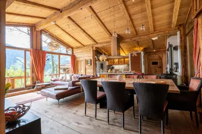Ein Sitzbereich in der Unterkunft Luxus Chalet Mühlermoos