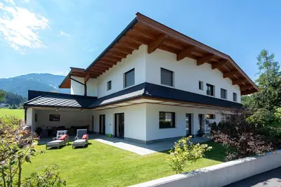 Ein allgemeiner Bergblick oder ein Berglick von der Ferienwohnung aus