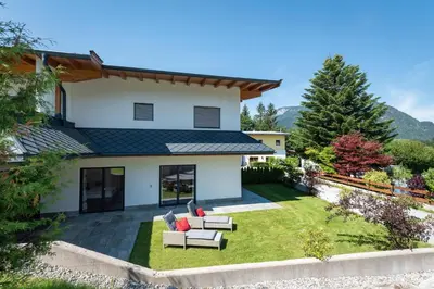Ein allgemeiner Bergblick oder ein Berglick von der Ferienwohnung aus