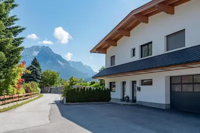 Ein allgemeiner Bergblick oder ein Berglick von der Ferienwohnung aus