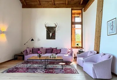 Ein Sitzbereich in der Unterkunft KitzCharme Penthouse by belle-stay