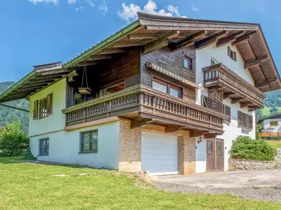 Das Gebäude in dem sich das Ferienhaus befindet