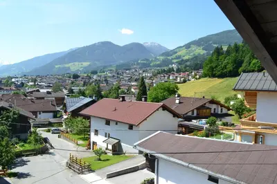 Ein allgemeiner Bergblick oder ein Berglick von der Ferienwohnung aus