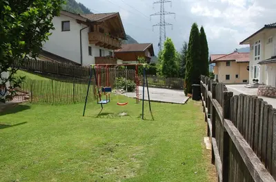 Ein Kinderspielbereich in der Unterkunft Haus hart im Zillertal appartement