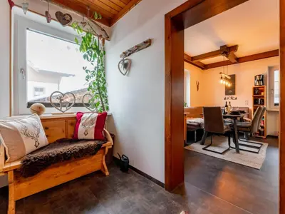 Ein Sitzbereich in der Unterkunft Alpenlodge Steiger XL