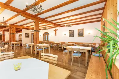 Ein Restaurant oder anderes Speiselokal in der Unterkunft Gasthof Maria Kirchental