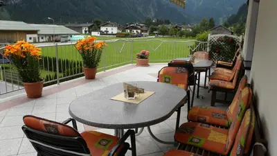 Ein allgemeiner Bergblick oder ein Berglick von der Ferienwohnung aus